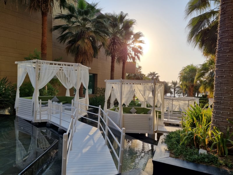 Moderní jsou i dubajské hotely. Na fotce je výhled z hotelu Rixos The Palm.