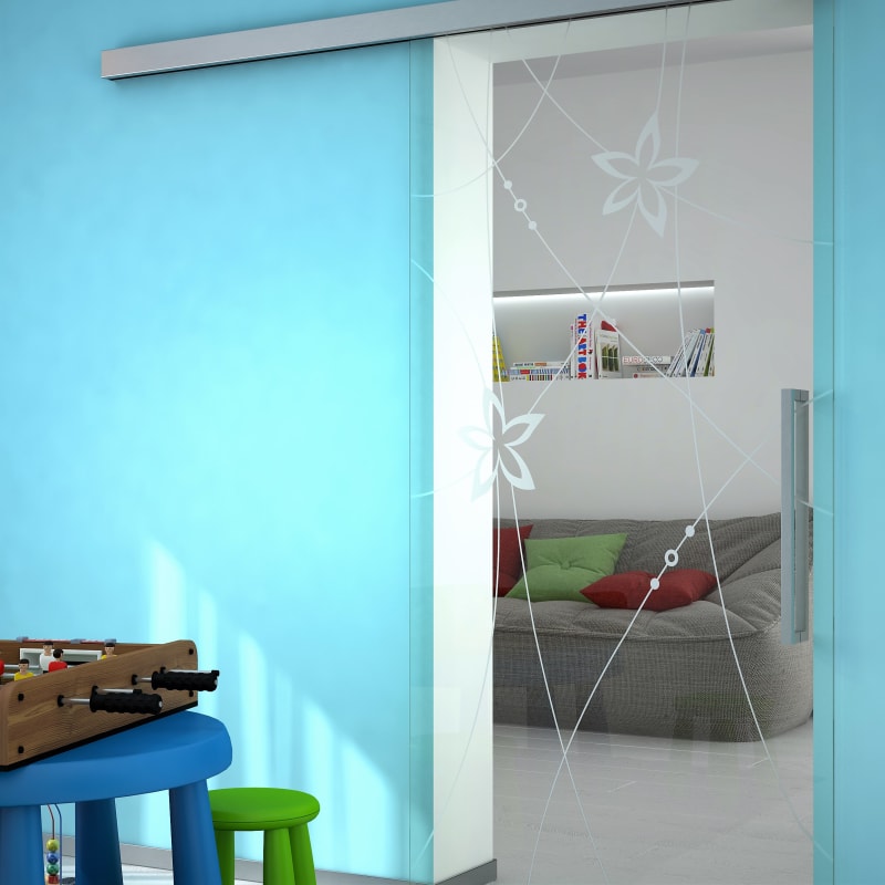 Pokud chcete mít přehled o tom, co vaše dítě v pokoji provádí, můžete zvolit sklo s úpravou pískování. 