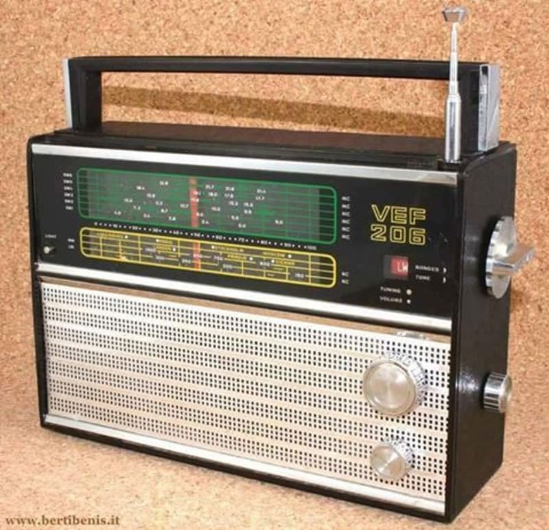Rádio byla výbava každé domácnosti.