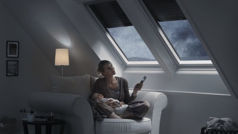 Venkovní roleta: ochrana vašeho střešního okna, kterou využijete po celý rok