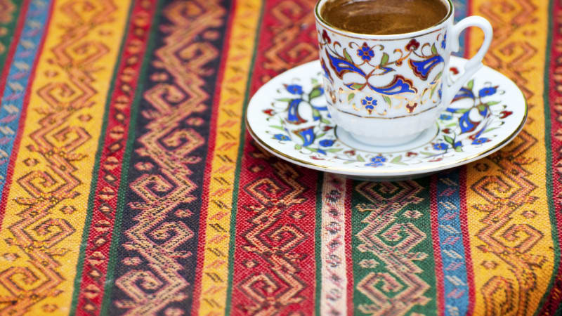 Takhle se vaří pravá turecká káva. Od českého turka se liší chutí i přípravou