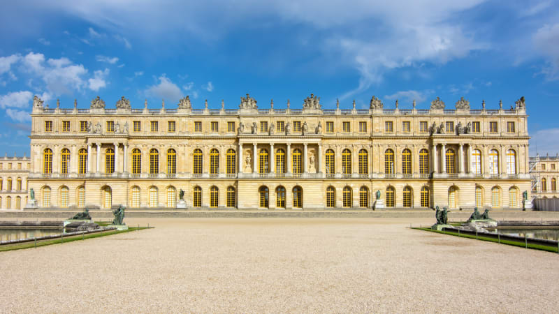 Jak se žilo ve Versailles? Nejznámější zámek světa byl plný luxusu i nesvobody