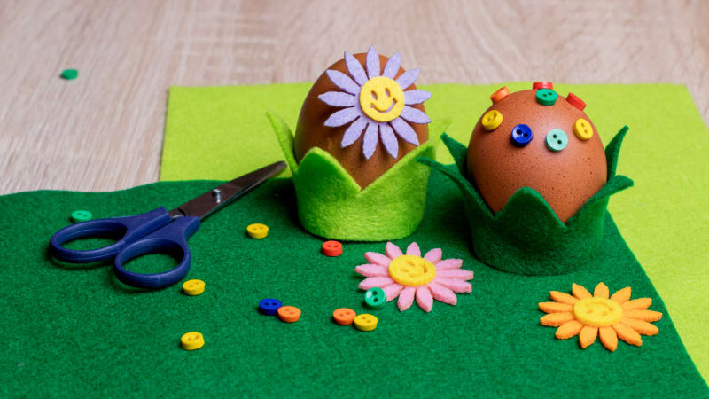 Stojánky na vajíčka z plsti: Udělejte si s dětmi jednoduchou velikonoční dekoraci