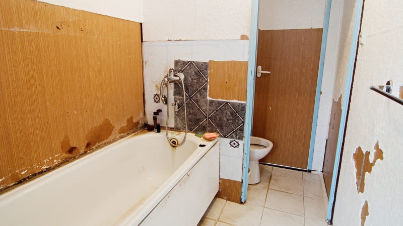 Nenáviděný umakart: Proč se v českých koupelnách tak zabydlel a co to vlastně je?