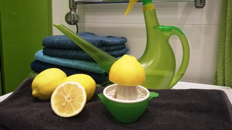 Citrony nahradí chemii. Přizvěte je k úklidu koupelny a vše se bude lesknout