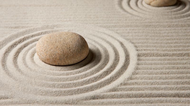 Japonský zen ve vašem obýváku? Stačí pískoviště a pár oblázků