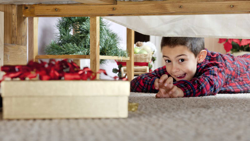 Kde doma schovat vánoční dárky? Tady je vaši blízcí nenajdou
