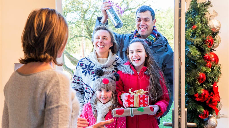 Jak si užít vánoční návštěvy? Naučte se správně zvládnout role hostů i hostitelů 