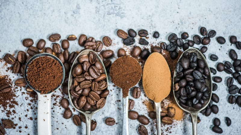 5 způsobů, jak využít kávu v domácnosti. S čím vším vám dokáže pomoci?