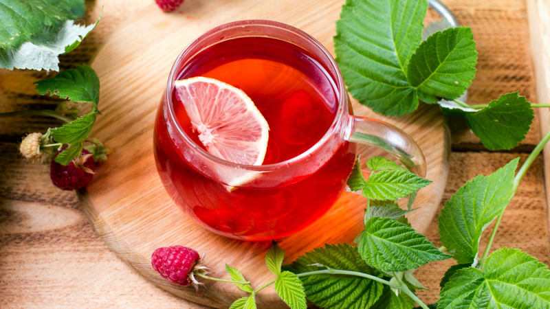 Z listů malin, jahod, borůvek i ostružin si udělejte zdravý lesní čaj