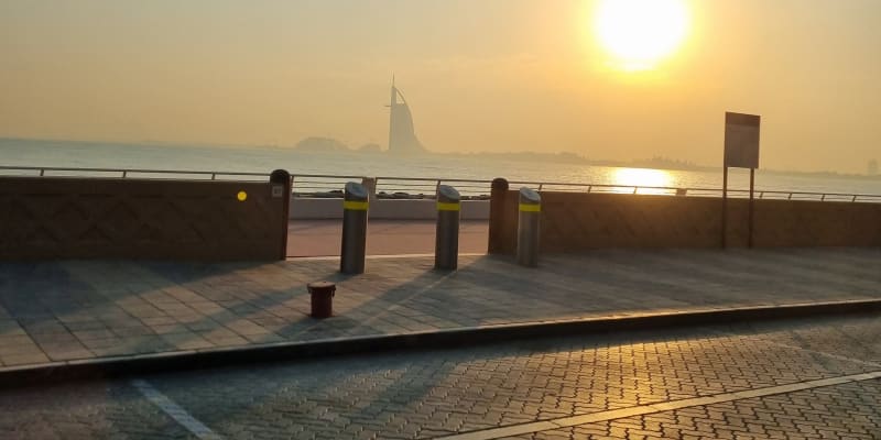 Nejluxusnější hotel světa Burdž Al Arab při východu slunce