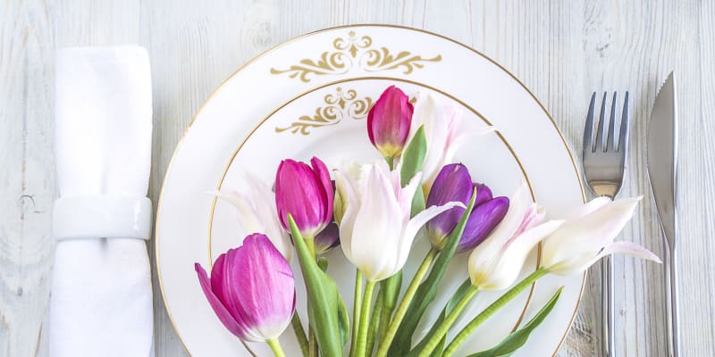 Valentýnská tabule:  Svěží barvy jarních cibulovin, i tak může vypadat romantická dekorace na svátek zamilovaných...