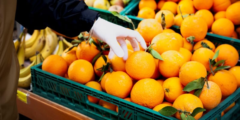 Kvalitní plody mají lesklou čistou kůru. Spolehlivou zkouškou je, když si k nim přičichneme, vydávají-li silné pomerančové aroma, jsou v pořádku. 