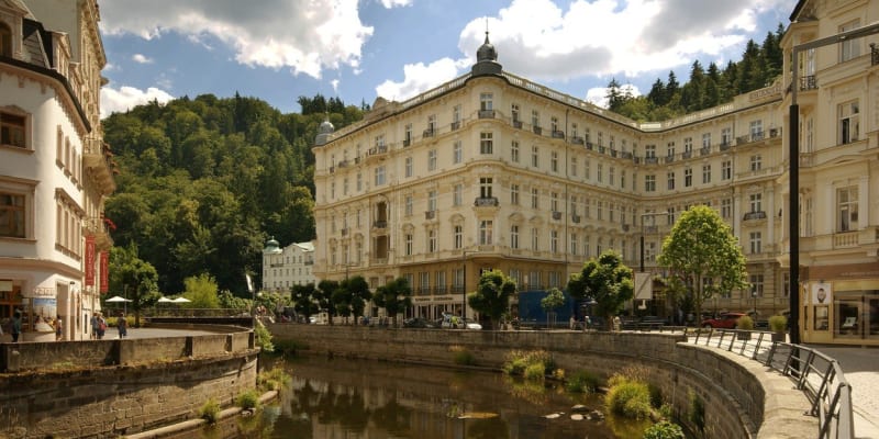 Grandhotel Pupp, architektonická perla Karlových Varů, se může pochlubit fascinující historií jako málokterý hotel na světě.