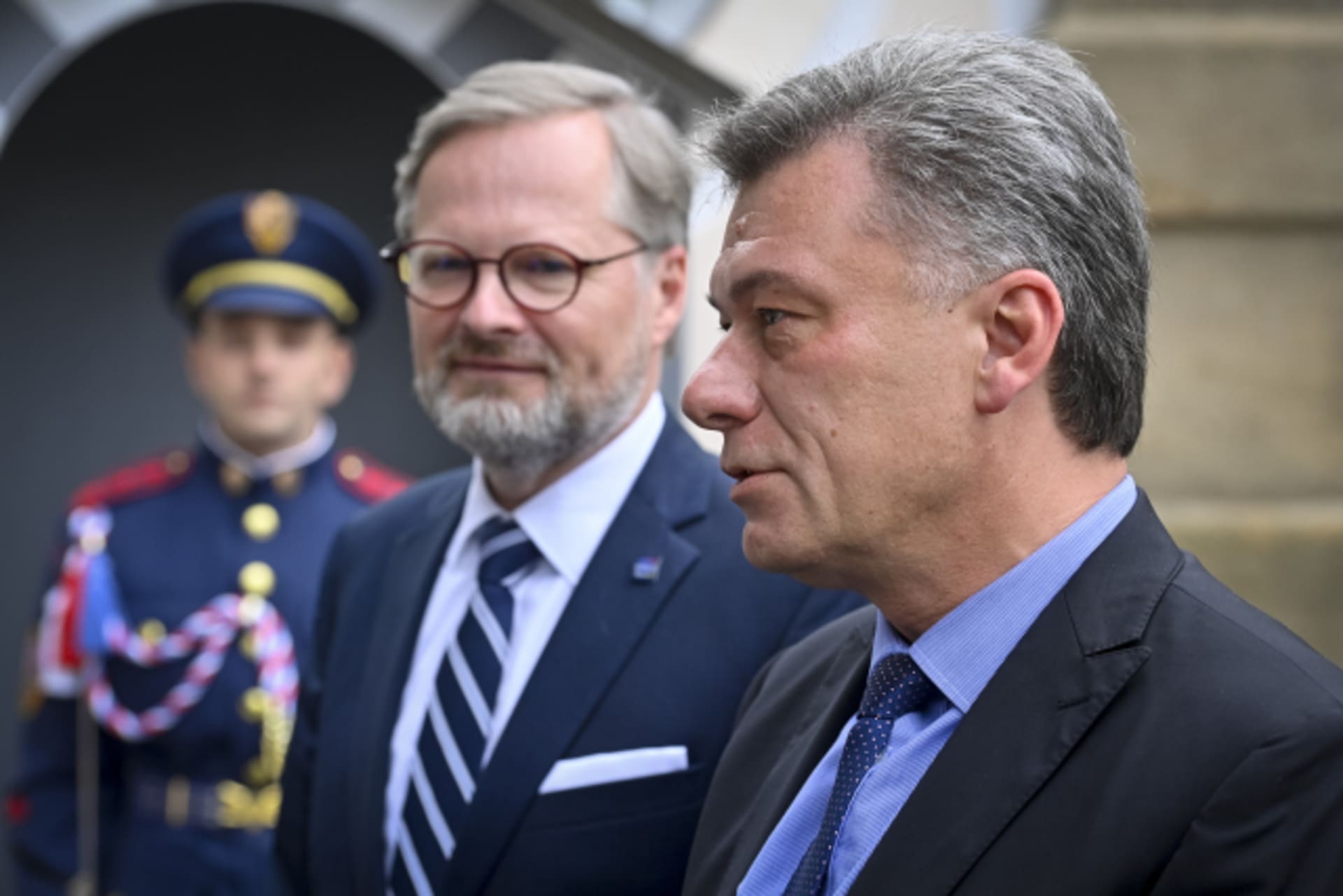 Šéf ODS Petr Fiala a bývalý ministr spravedlnosti Pavel Blažek spolu jednali v červnu na zámku v Lánech s prezidentem Milošem Zemanem.