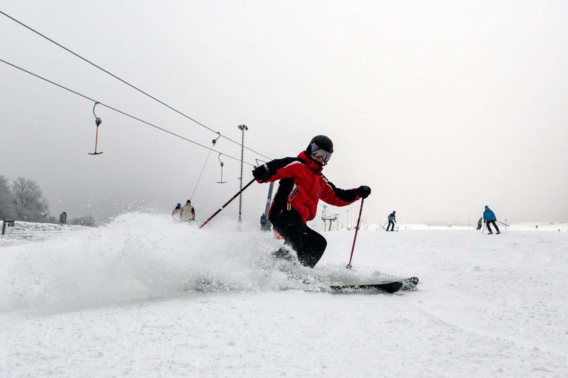 Lyžaři se už na letošní sezonu těší. Co budou skiareály vyžadovat?
