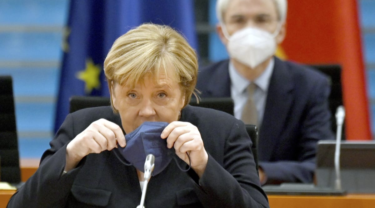 Angela Merkelová a respirátor