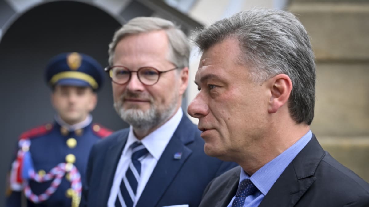 Šéf ODS Petr Fiala a bývalý ministr spravedlnosti Pavel Blažek spolu jednali v červnu na zámku v Lánech s prezidentem Milošem Zemanem.