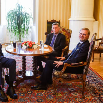 Prezident Zeman přijal předsedu ODS Petra Fialu a poslance Pavla Blažka (oba ODS) v Lánech krátce před volbami konkrétně 22. září 2021.