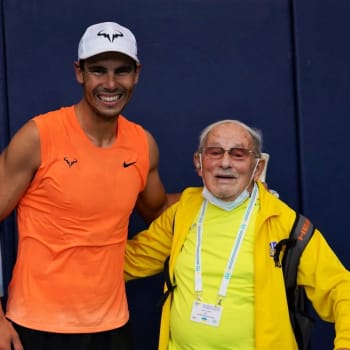 Rafael Nadal se na kurtu setkal s 97letým tenistou.