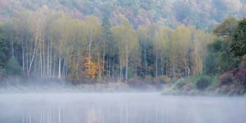 Krásné podzimní počasí naruší nepříjemné mlhy. Kde je očekávat a co přinesou? 