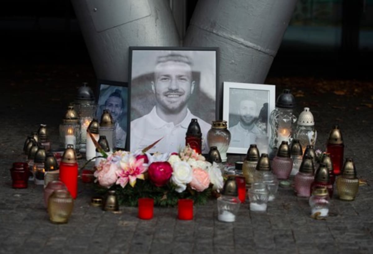 Lidé v Bratislavě vzpomínají na hokejistu Borise Sádeckého.