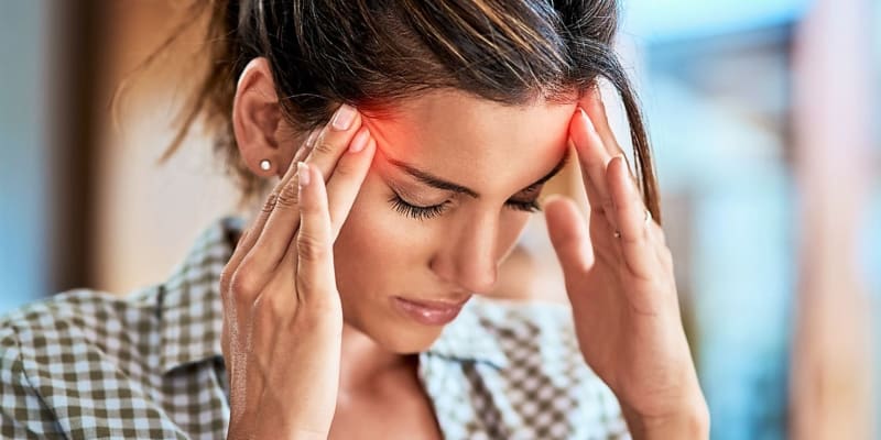 Byliny a koření na bolest hlavy: Tenzní bolest hlavy (neplést s migrénou) bývá záchvatovitá, oboustranná, tupá, tlaková, svíravá, často je spojená s únavou. Hlava může bolet ve spáncích, čele, za očima, na temeni, v týlní části nebo i celá.  13