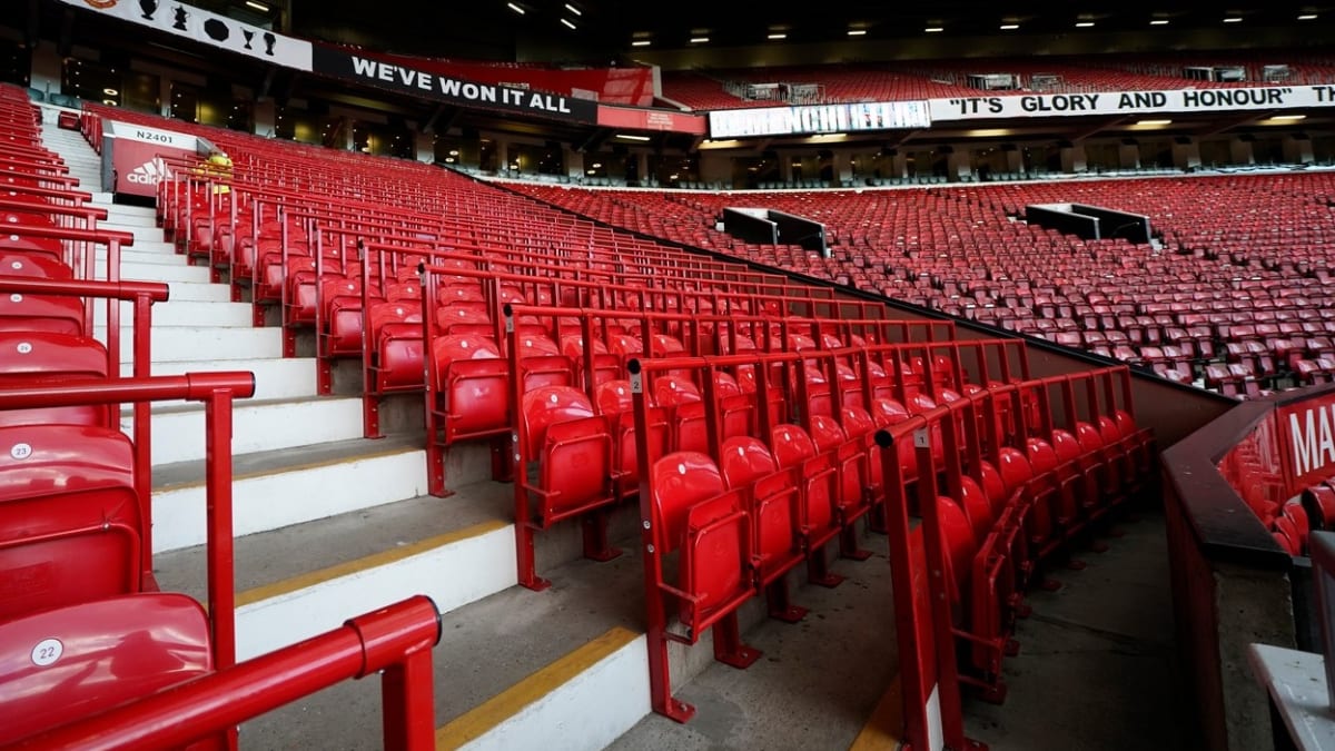 Stadion Manchesteru United Old Trafford nabídne od nového roku fanouškům sektor s takzvaným bezpečným stáním.