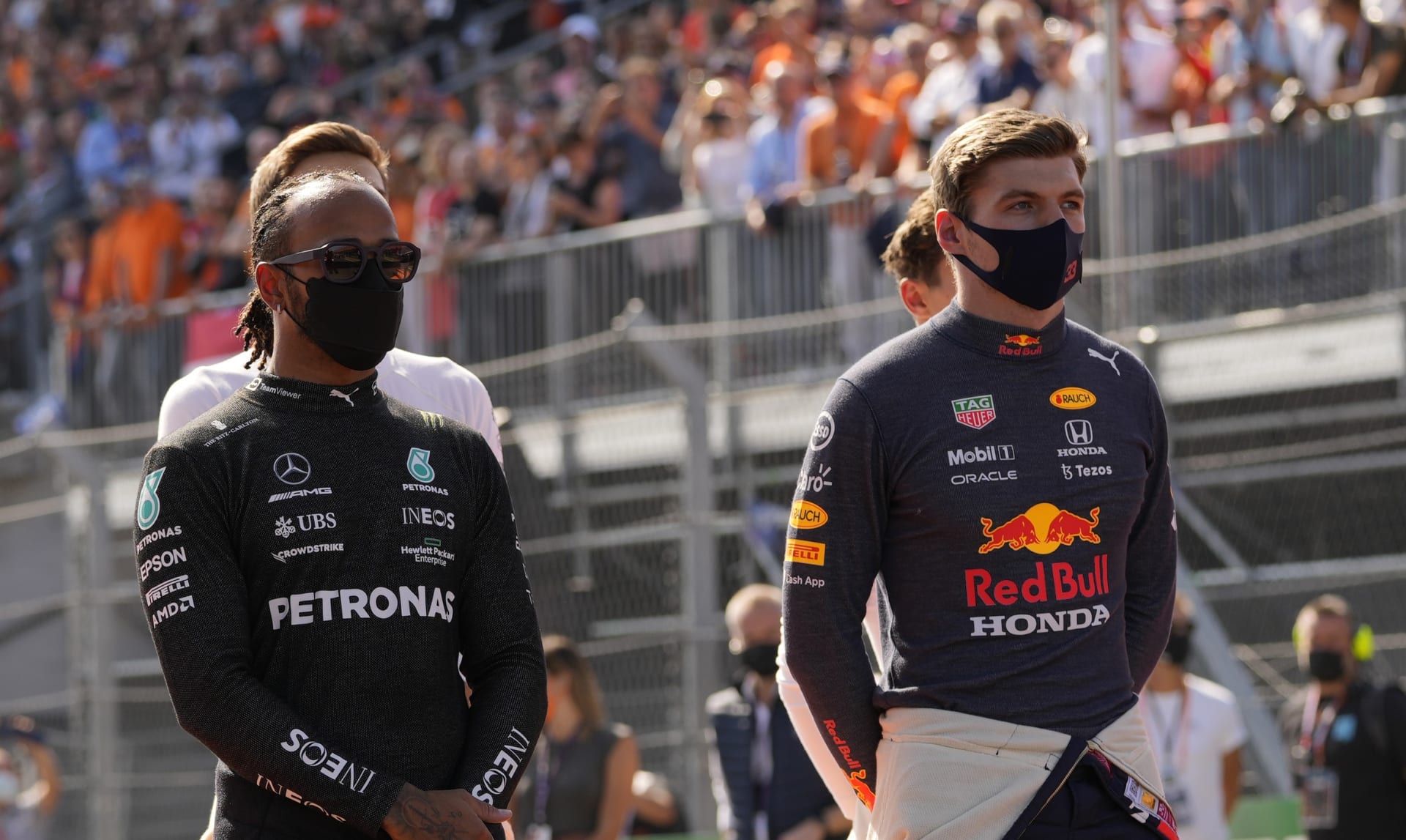 Max Verstappen (vpravo) s Lewisem Hamiltonem letos nabízí napínavou bitvu, která pravděpodobně vyvrcholí až v úplně posledním závodě sezony.