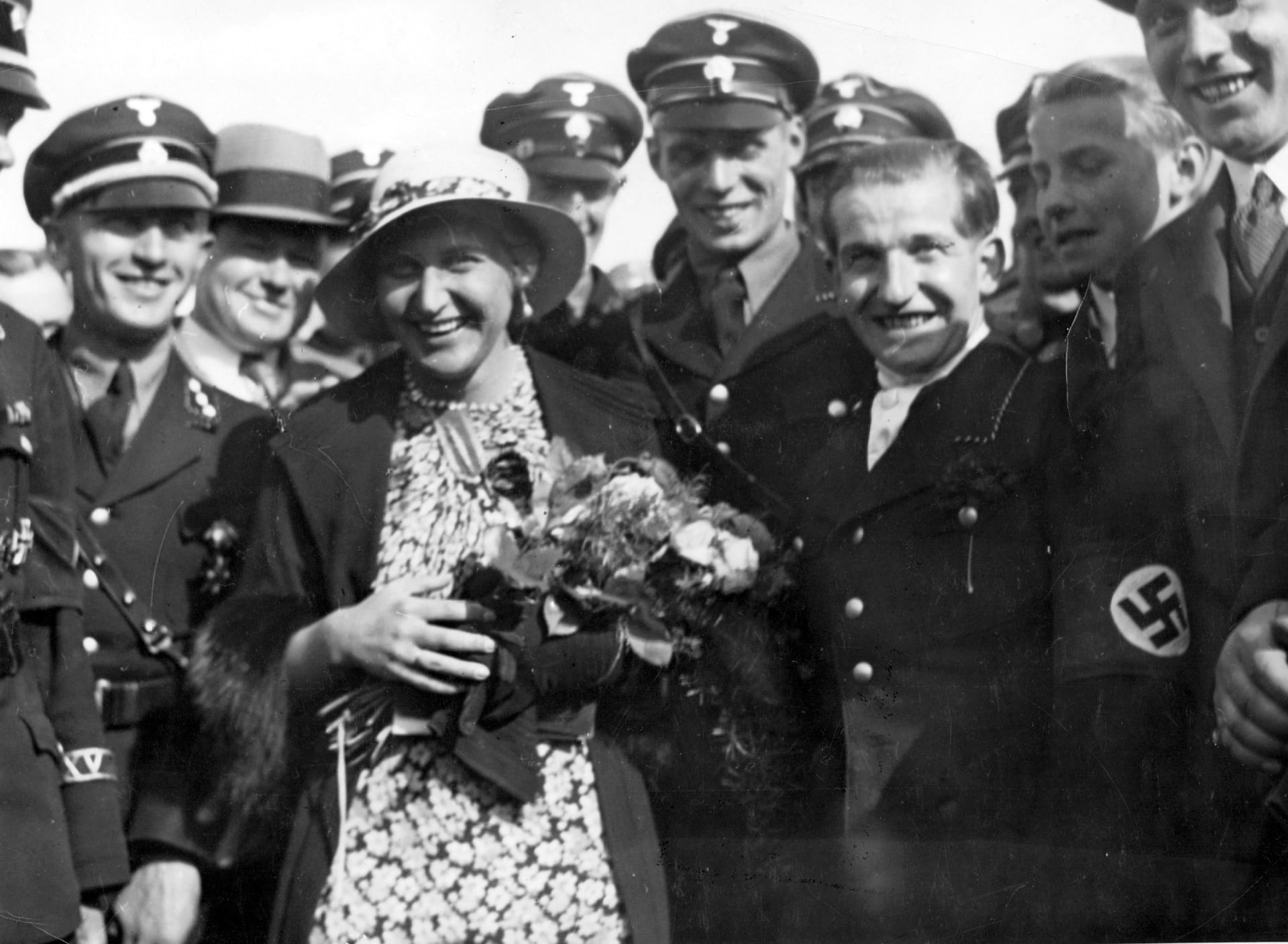 Magda Goebbelsová se účastnila mnoha společenských akcí, včetně vojenských přehlídek.