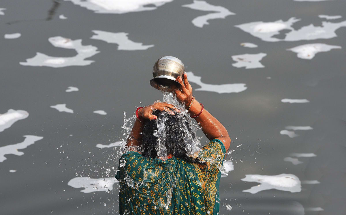 Znečištěná indická řeka Jamuna.