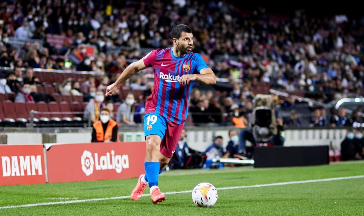 Sergio Agüero možná bude muset skončit s fotbalem. Za Barcelonu po letním přestupu odehrál jen pět zápasů.