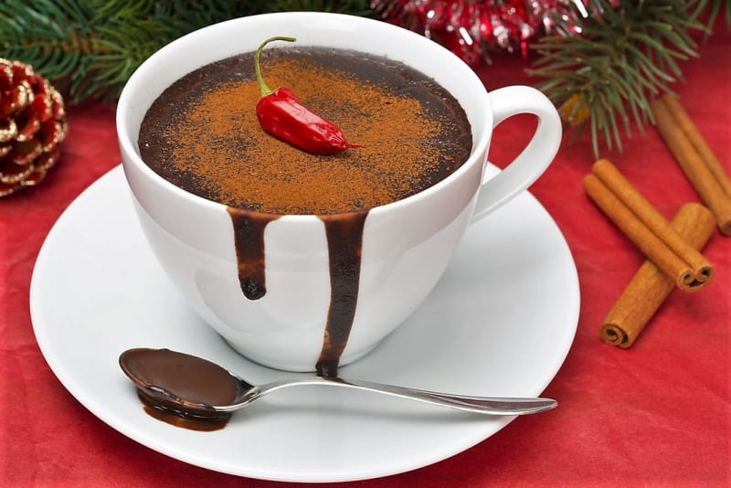 Chilli horká čokoláda zahřeje tělo a povzbudí mysl