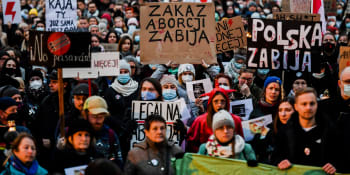 Ať mohou Polky zdarma na potrat i do Česka, vyzývají europoslanci. ODS či lidovci proti