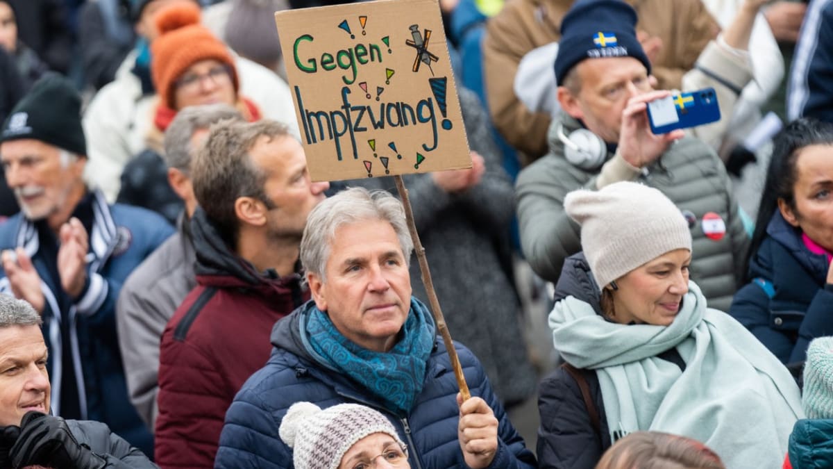 V rakouské Vídni proběhla demonstrace odpůrců očkování.