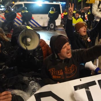 V minulém týdnu se v Holandsku strhlo několik velkých protestů. Lidé demonstrovali i v Haagu, třetím největším městě Nizozemska. 