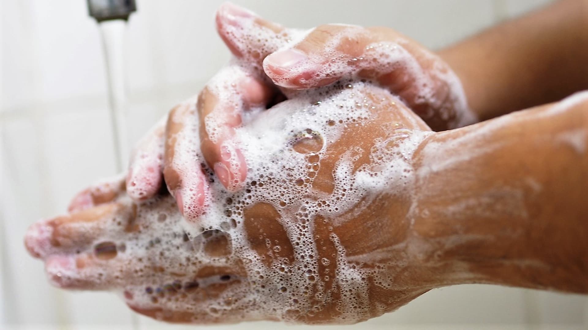 Klasické tuhé mýdlo dnes používáme čím dál méně, oblíbenější je mýdlo tekuté