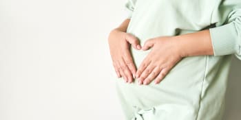 Sledujte ZÁZNAM Hlavních zpráv: Těhotné ženy často nevědí, jestli se mají nechat naočkovat