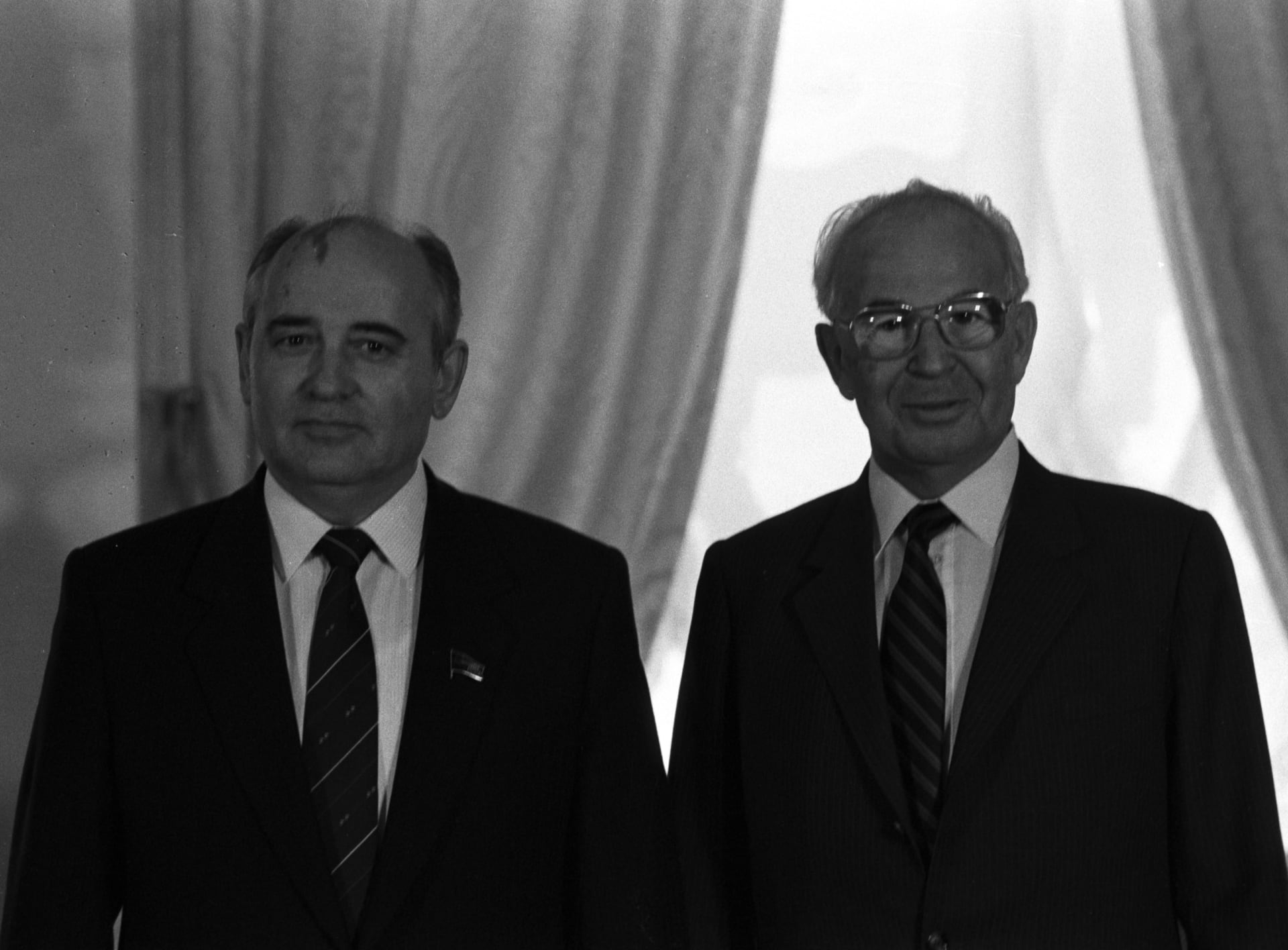 Generální tajemník ÚV KSSS Michail Gorbačov s Gustávem Husákem.