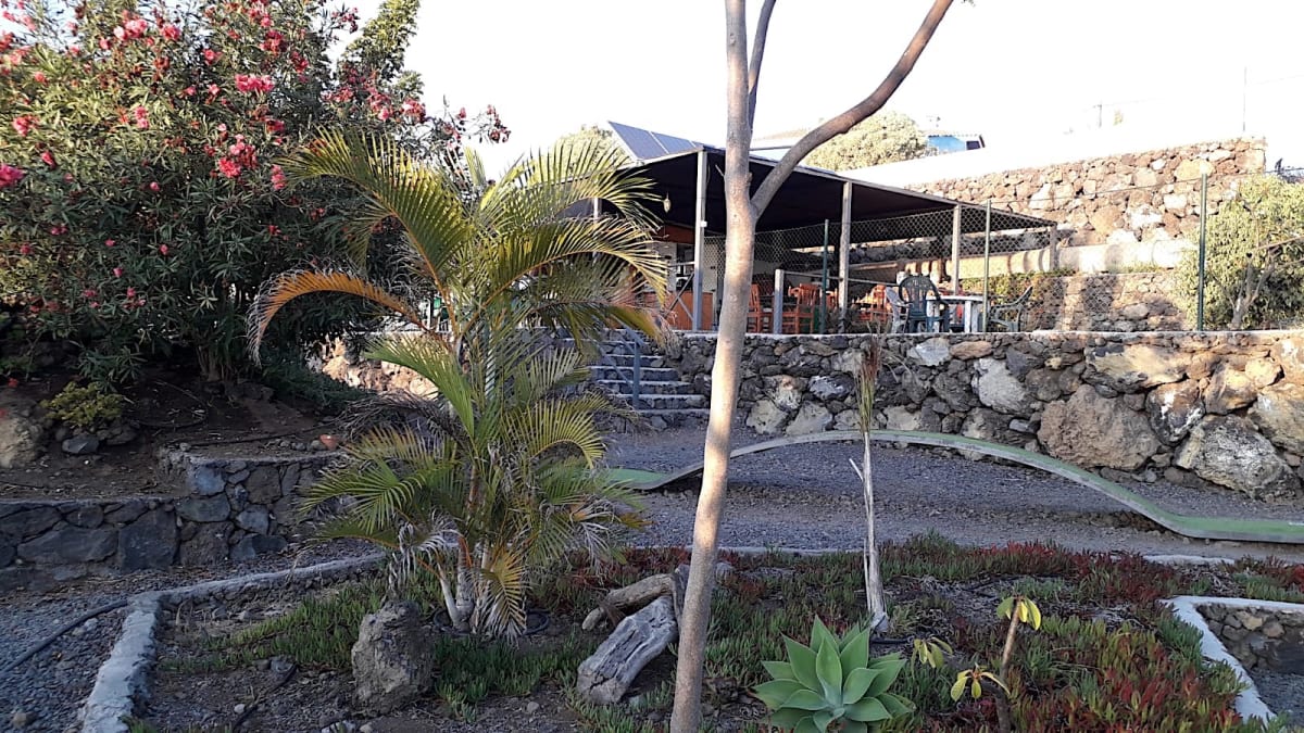 Minigolfový areál Světlany a Roberta s restaurací v Todoque na ostrově La Palma