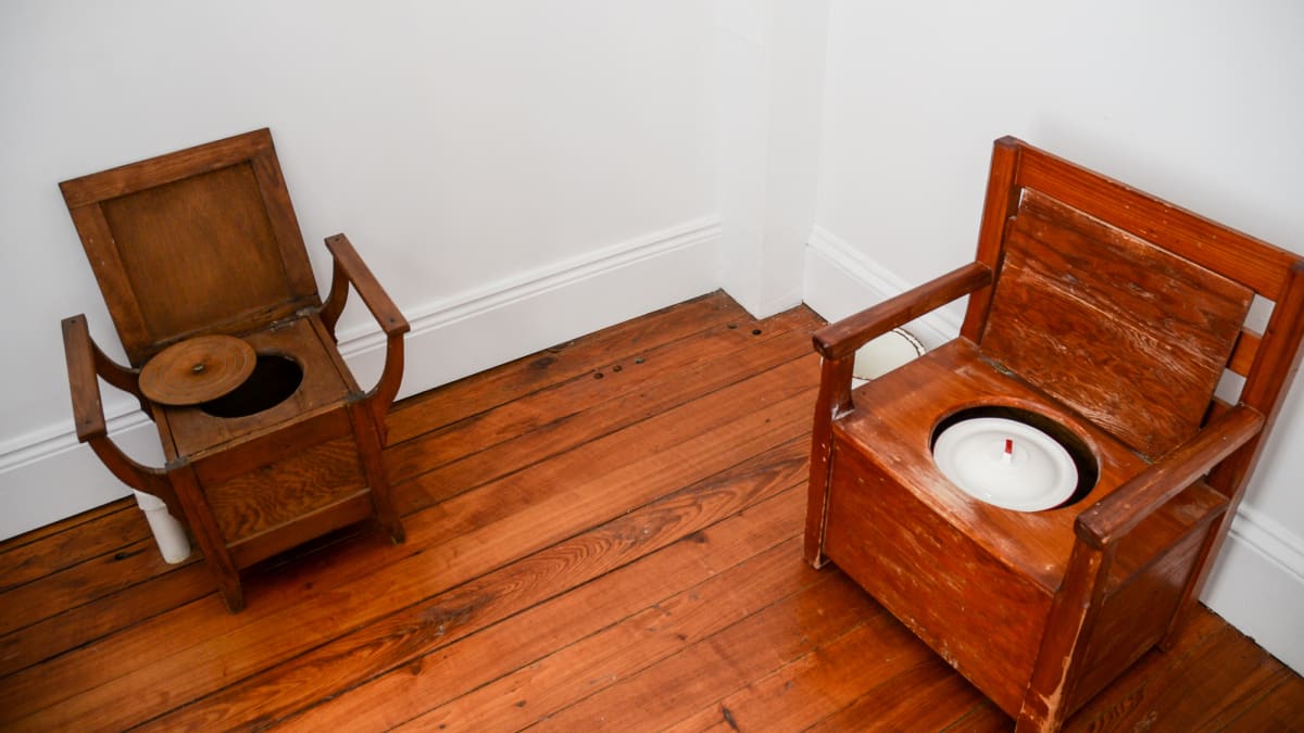 Muzeum nočníků nabízí také sbírku pokojových WC
