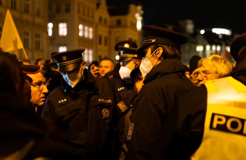 Policie musela na místě řešit zapálené světlice v závěru demonstrace.