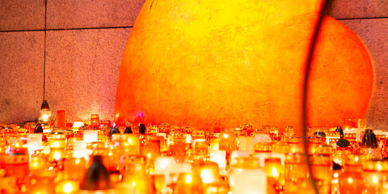 Svíček se dočkalo také srdce Václava Havla poblíž Národního divadla.