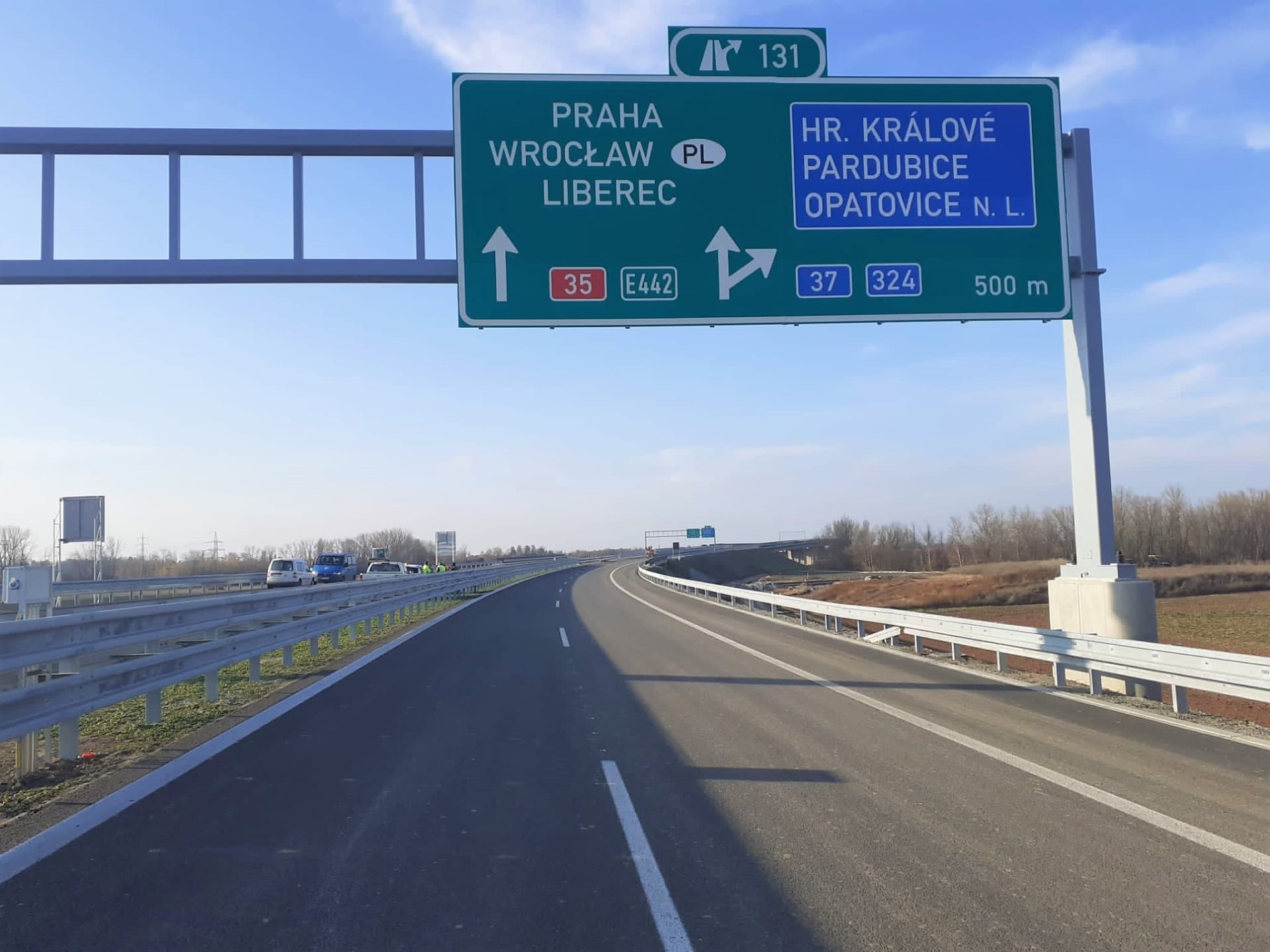 Používání dálnic je v ČR zpoplatněno od roku 1995.