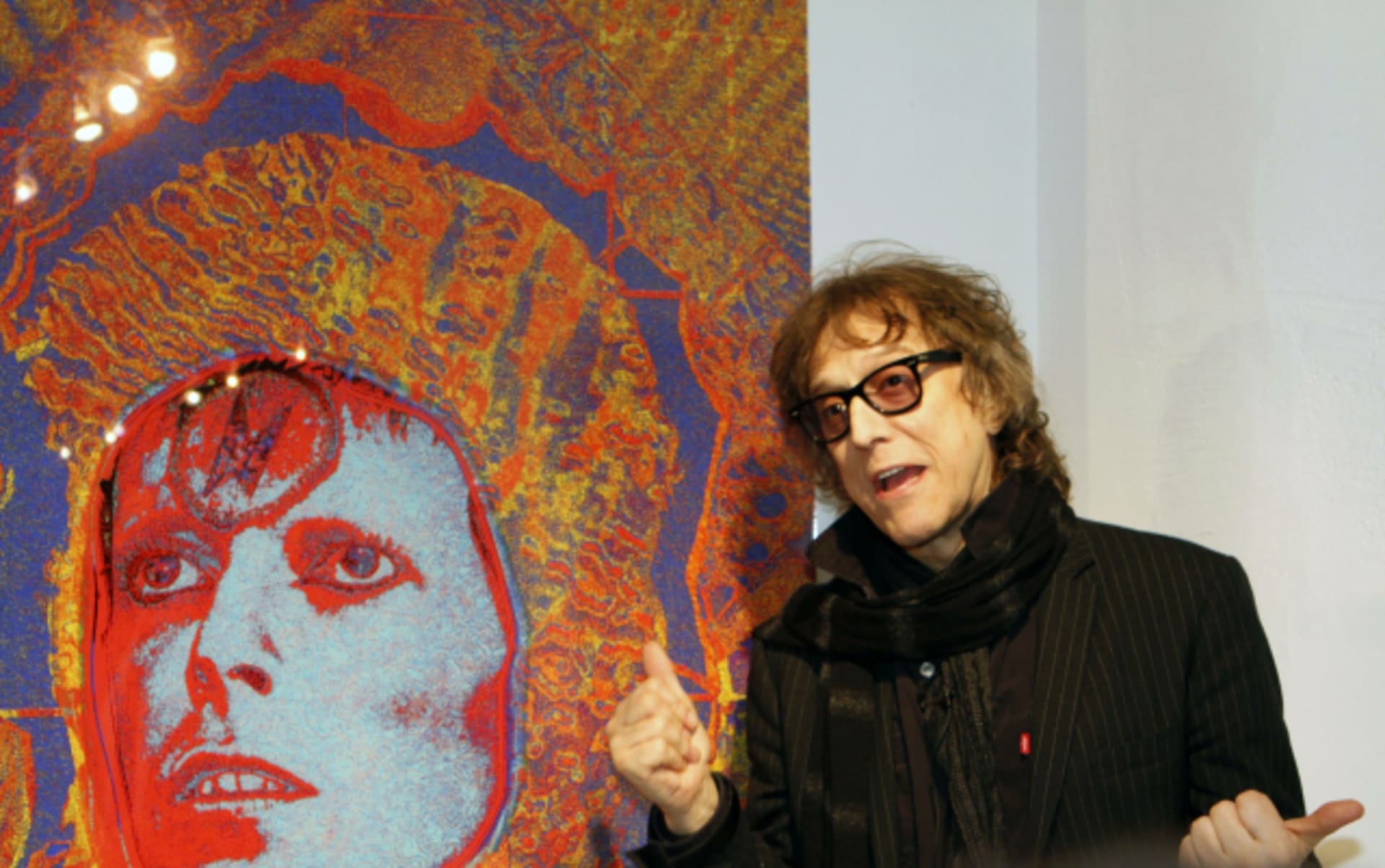 Mick Rock na vernisáži svých fotografií v galerii CATM v New Yorku.