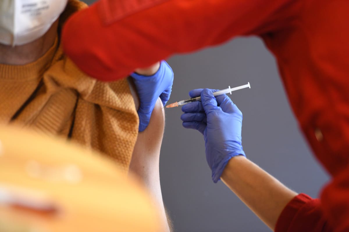 Certifikáty o očkování proti COVID-19 budou platit pouze devět měsíců až od 1. února. (Ilustrační foto)