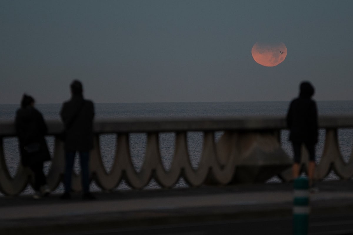 Lidé v části světa mohli pozorovat nejdelší částečně zatmění Měsíce od roku 1440