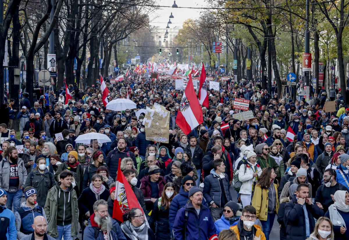 Pochod rakouských odpůrců koronavirových restrikcí
