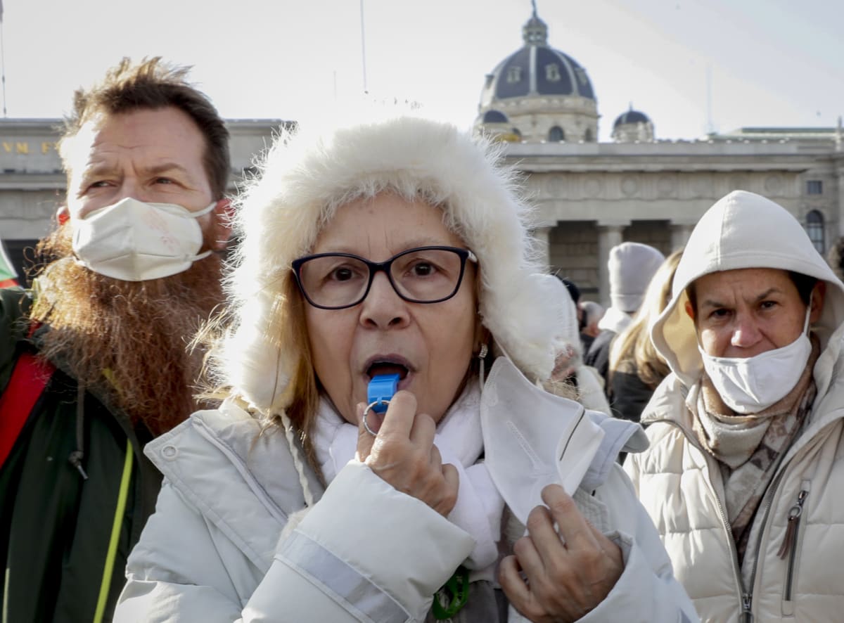 Demonstrace odpůrců covidových opatření v rakouské Vídni