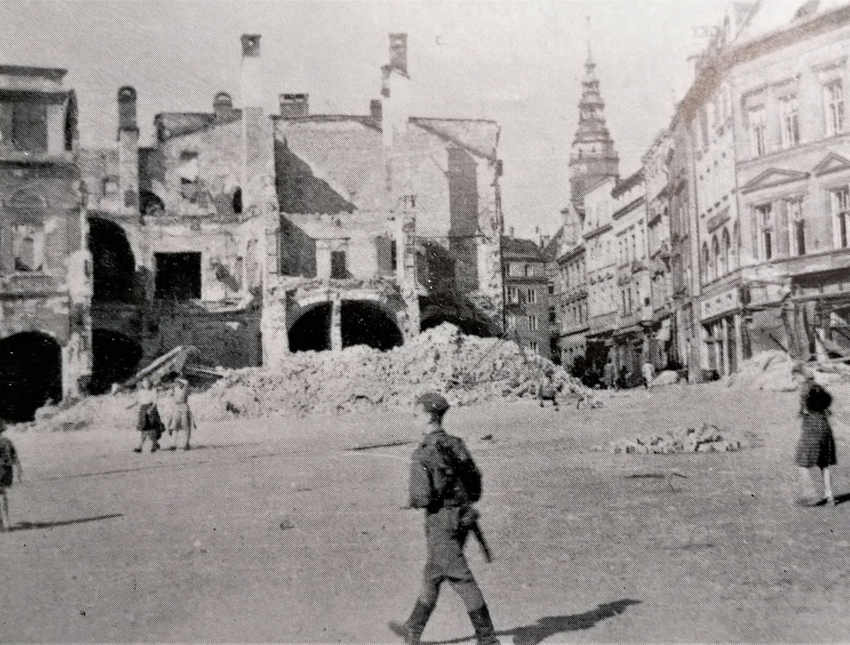 Vybombardovaná Opava po sovětských náletech z jara 1945 v rámci takzvané Ostravské operace (Foto: Archiv města Ostravy)